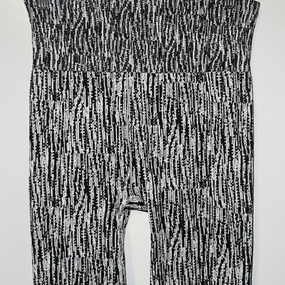 Athleta Flurry Elemental Black & White Tight Leggings Women’s Size M Medium - Picture 4 of 13